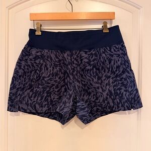 Athleta Trekkie North Printed Shorts Size 8 EUC blue print